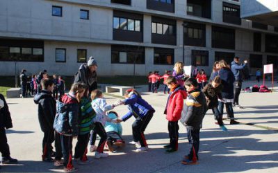 300 estudiantes de Primaria participan en la I Muestra de Juegos Tradicionales de la Facultad de Educación (Universidad de Zaragoza)